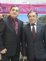 Председатель АКЦ «Озан» Рафаил Кулиев и Председатель Совета Ассамблеи народов Челябинской Области Адай Кенжибаев. 15-летие Челябинской областной общественной организации «Азербайджанский культурный центр «Озан», 16.10.2015