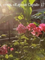 Караван-сарай, что в переводе с азербайджанского на русский язык означает «Верхний» и «Нижний» Караван-сараи.