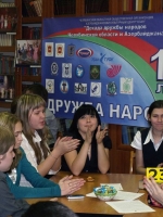 Заслуженные аплодисменты. Интеллектуальная игра «Что? Где? Когда?» в рамках проекта «Диалог национальностей» в Челябинской областной юношеской библиотеке, 16.11.2010 г.