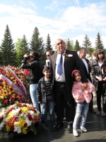 Представители АКЦ "Озан" на торжественном митинге у Вечного Огня на Аллее Славы в честь дня Победы, 09.05.2012