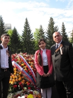 Представители АКЦ "Озан" на торжественном митинге у Вечного Огня на Аллее Славы в честь дня Победы, 09.05.2012