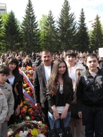 Молодое поколение АКЦ "Озан" на торжественном митинге у Вечного Огня на Аллее Славы в честь дня Победы, 09.05.2012