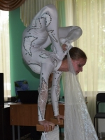 Ручной эквилибр «Полет мечты» в исполнении Юлии Поповой, многократной победительницы Челябинского конкурса «Маленькие звезды большого города», лауреата конкурса «Без границ 2014» (Абхазия).