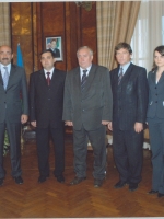 Представители официальной делегации Челябинской области с министром культуры и туризма Азербайджанской Республики А. Гараевым (Э.Бадалбейли, А. Гараев, Р. Кулиев, В. Буравлёв, В. Макаров, Н. Медведева, С. Барышников).Дни культуры Челябинской области в Баку 5.07.2006 г.