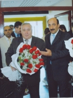 Встреча в аэропорту им. Гейдара Алиева. Министр культуры и туризма Азербайджанской Республики Абульфас Гараев и представители официальной делегации Челябинской области в г. Баку . Дни культуры Челябинской области в Баку 5.07 -7.07.2006 г.