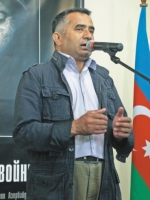 Председатель Объединения фотографов Азербайджана Мирнаиб Гасаноглу. Фотовыставка "Нагорный Карабах. Долгое эхо войны". III Международный Фестиваль Фотографии «Фотофест», Челябинск, май 2012