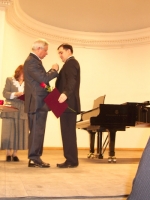 Вручение премии «Деде Горгут» и медали «Вятэн Овлады» - «Сын Отечества» председателю АКЦ "Озан" Кулиеву Р.Р. 29.12.2005 (г. Баку)