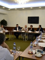 В круглом столе "Будущее под российским флагом" участие приняли депутат Законодательного Собрания Челябинской области Константин Юрьевич Захаров, сопредседатель регионального отделения Общероссийского общественного движения «Народный фронт « За Россию!» Наталья Васильевна Кустова, директор «Дома дружбы народов Челябинской области Юлия Александровна Лапидус, представители молодежных, ветеранских, патриотических организаций и образовательных учреждений г. Челябинска.Конференц — зал отеля «Маркштадт», 22.08.2013 г.