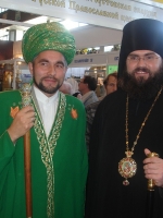 Епископ Магнитогорский Феофилакт, викарий Челябинской и Златоустовской епархии и Муфтий Челябинский и Курганский Ринат хаджи хазрат Раев. Общественно-политический вернисаж, 4-5.09.2007 г.