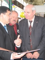 Путь АКЦ "Озан" на страницах буклета. Председатель АКЦ "Озан" Рафаил Кулиев и представители Всероссийской общественной организации ветеранов "Боевое братство". Общественно-политический вернисаж, 4-5.09.2008 г.