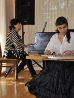 В музыкальной школе г. Баку. Визит южноуральской делегации одаренных детей проходит в рамках соглашения между Министерством культуры Челябинской области и Министерством культуры и туризма Азербайджана, а также Меморандума о сотрудничестве. 7-12.05.2011 г.