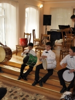 В гостях у музыкальной школы г. Баку. Визит южноуральской делегации одаренных детей проходит в рамках соглашения между Министерством культуры Челябинской области и Министерством культуры и туризма Азербайджана, а также Меморандума о сотрудничестве. 7-12.05.2011 г.