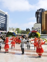 Танцевальный этюд. «Праздник цветов», посвященный дню рождения общенационального лидера Азербайджана Гейдара Алиева, 10.05.2011. Визит южноуральской делегации одаренных детей проходит в рамках соглашения между Министерством культуры Челябинской области и Министерством культуры и туризма Азербайджана, а также Меморандума о сотрудничестве.