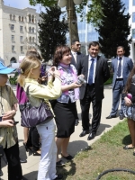 Фото на память. «Праздник цветов», посвященный дню рождения общенационального лидера Азербайджана Гейдара Алиева, 10.05.2011. Визит южноуральской делегации одаренных детей проходит в рамках соглашения между Министерством культуры Челябинской области и Министерством культуры и туризма Азербайджана, а также Меморандума о сотрудничестве.