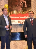 Приветственные слова. Депутат Челябинской городской Думы Александр Галкин и Председатель Азербайджанского культурного центра «Озан» Рафаил Кулиев. III Челябинский областной фестиваль – конкурс детского и юношеского творчества «Россия – Азербайджан: на крыльях дружбы», Челябинская Государственная Академия Искусств и Культуры, 20.05.2015