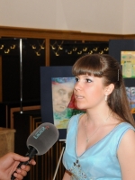 Отвечая на вопросы СМИ: обладательница I места в номинации "Вокал" Татьяна Боронникова. Победители фестиваля – конкурса детского и юношеского творчества «Россия — Азербайджан: на крыльях дружбы», посвященного 90-летию общенационального лидера Азербайджана Гейдара Алиева в г. Баку, 15.05.2013