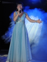 Песня "Gel"в исполнении Татьяны Боронниковой. Совместный концерт победителей фестиваля и учеников музыкальных школ г. Баку. Театр песни им. Рашида Бейбутова. Поездка победителей фестиваля – конкурса детского и юношеского творчества «Россия — Азербайджан: на крыльях дружбы», посвященного 90-летию общенационального лидера Азербайджана Гейдара Алиева в г. Баку, 15.05.2013