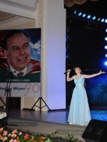 Песня "Gel"в исполнении Татьяны Боронниковой. Совместный концерт победителей фестиваля и учеников музыкальных школ г. Баку. Театр песни им. Рашида Бейбутова. Поездка победителей фестиваля – конкурса детского и юношеского творчества «Россия — Азербайджан: на крыльях дружбы», посвященного 90-летию общенационального лидера Азербайджана Гейдара Алиева в г. Баку, 15.05.2013