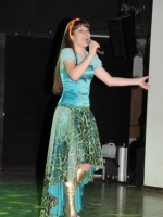 Русская народная песня в исполнении Татьяны Боронниковой. Совместный концерт победителей фестиваля и учеников музыкальных школ г. Баку. Театр песни им. Рашида Бейбутова. Поездка победителей фестиваля – конкурса детского и юношеского творчества «Россия — Азербайджан: на крыльях дружбы», посвященного 90-летию общенационального лидера Азербайджана Гейдара Алиева в г. Баку, 15.05.2013