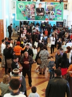 До открытия остались считанные минуты... Гала — концерт фестиваля – конкурса детского и юношеского творчества «Россия — Азербайджан: на крыльях дружбы», посвященный 90-летию общенационального лидера Азербайджана Гейдара Алиева, 13.05.2013