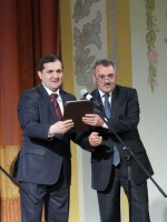 Руководитель делегации из г. Баку Юсиф Велиев и председатель АКЦ "Озан" Рафаил Кулиев (справа налево). Гала — концерт фестиваля – конкурса детского и юношеского творчества «Россия — Азербайджан: на крыльях дружбы», посвященный 90-летию общенационального лидера Азербайджана Гейдара Алиева,13.05.2013