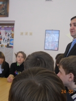 Начиная обсуждение. Председатель АКЦ «Озан» Рафаил Кулиев. Круглый стол «Школы дружбы народов»,24.02.2012