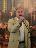 I зам.министра культуры Чел.обл. В.В. Харюшин на открытии фотовыставки Владимира Богдановского «Шелковый путь дружбы. Семь дней в Азербайджане», Челябинский областной краеведческий музей,3.09.2011 г.